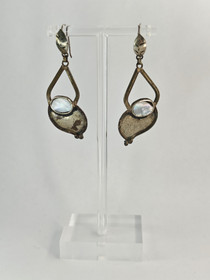 Vintage hopeisiet korvakorut korukivillä