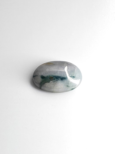 Jade 12,7 ct ovaali