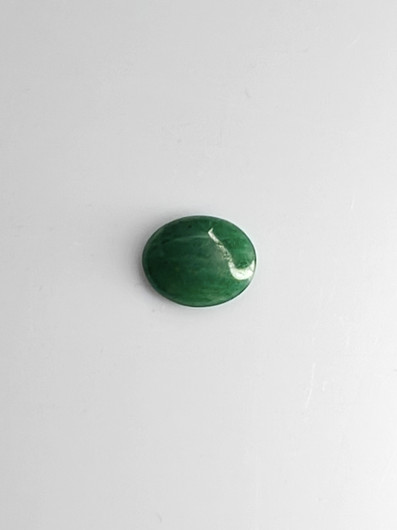 Jade 1,7 ct ovaali