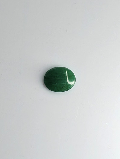 Jade 1,7 ct ovaali
