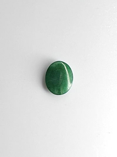 Jade 1,7 ct ovaali