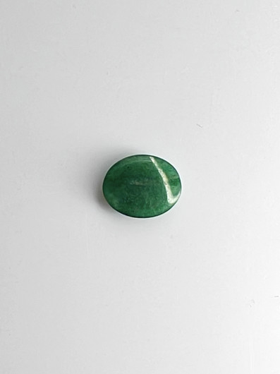 Jade 1,7 ct ovaali