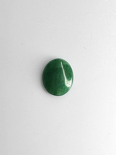 Jade 1,7 ct ovaali