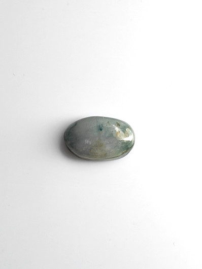 Jade 7,65 ct ovaali