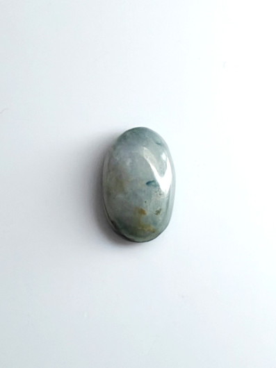 Jade 7,65 ct ovaali
