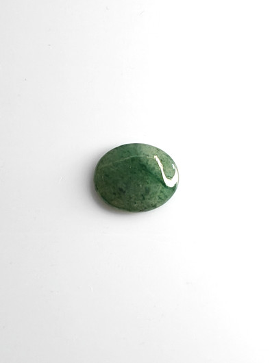 Jade 4,4 ct ovaali