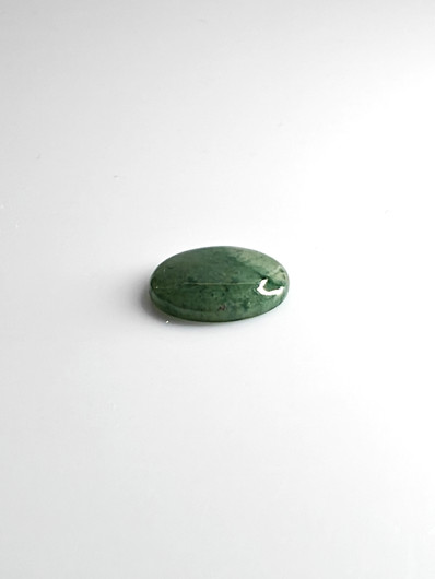 Jade 4,4 ct ovaali