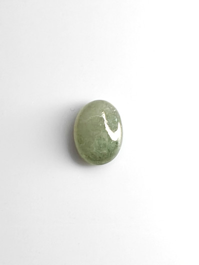 Jade 3,4 ct ovaali