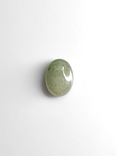 Jade 3,4 ct ovaali