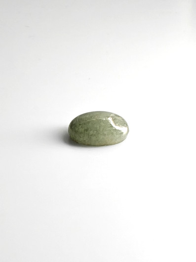 Jade 3,4 ct ovaali