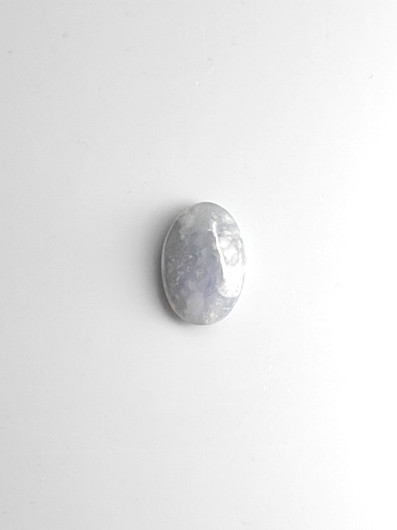 Jade 2,8 ct ovaali