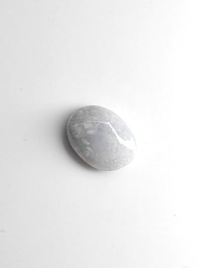 Jade 4,7 ct ovaali