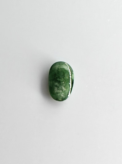 Jade 2 ct ovaali