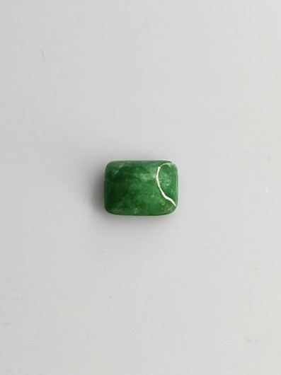 Jade 0,9 ct suorakaide