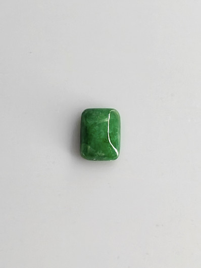 Jade 0,9 ct suorakaide