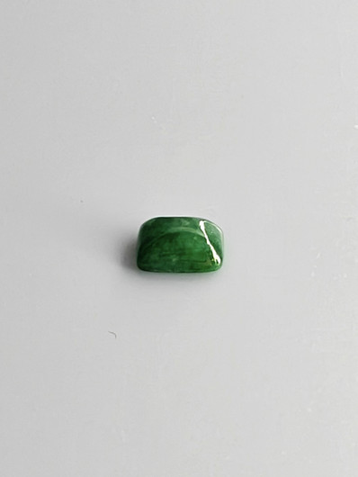 Jade 0,9 ct suorakaide