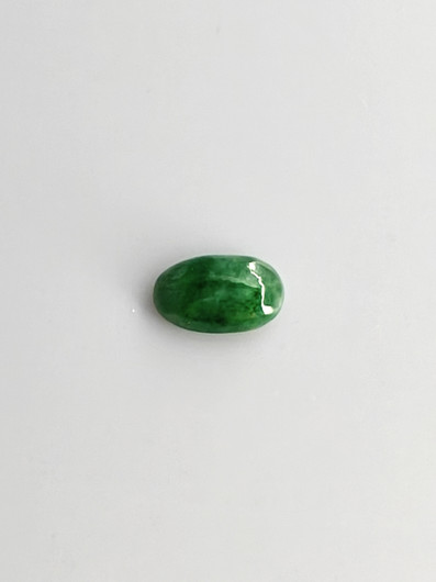 Jade 0,9 ct ovaali