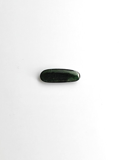 Jade 2,6 ct ovaali