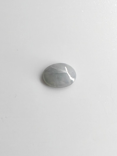 Jade 3,3 ct ovaali