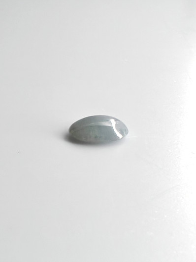 Jade 3,3 ct ovaali