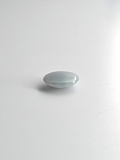 Jade 3,3 ct ovaali