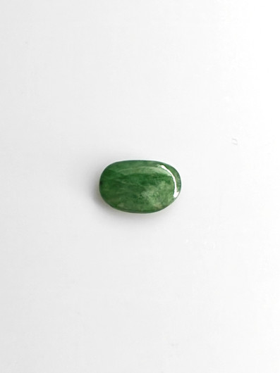 Jade 1,8 ct ovaali