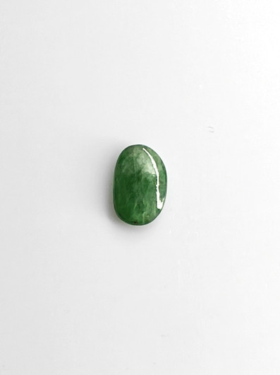 Jade 1,8 ct ovaali