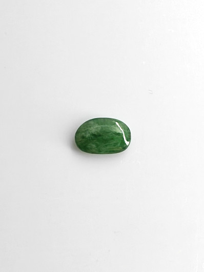 Jade 1,8 ct ovaali