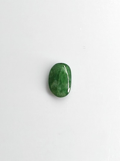 Jade 1,8 ct ovaali