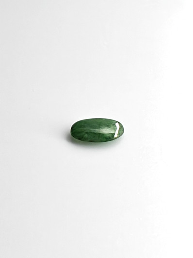 Jade 1,8 ct ovaali