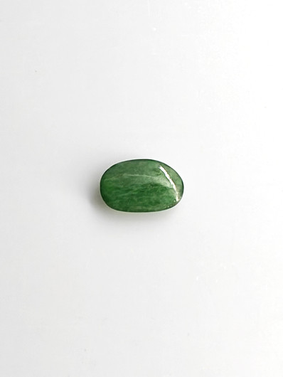 Jade 1,8 ct ovaali