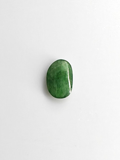 Jade 1,8 ct ovaali