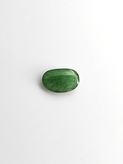 Jade 1,8 ct ovaali