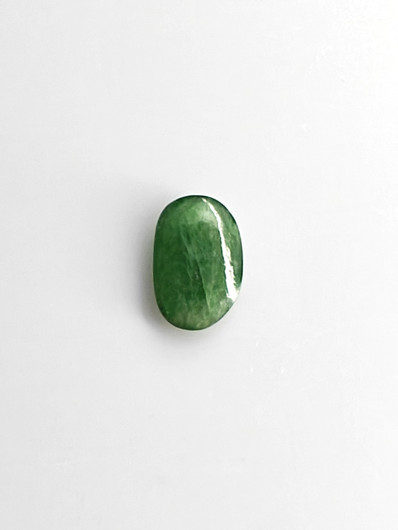 Jade 1,8 ct ovaali