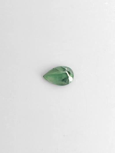 Jade 0,3 ct pisara