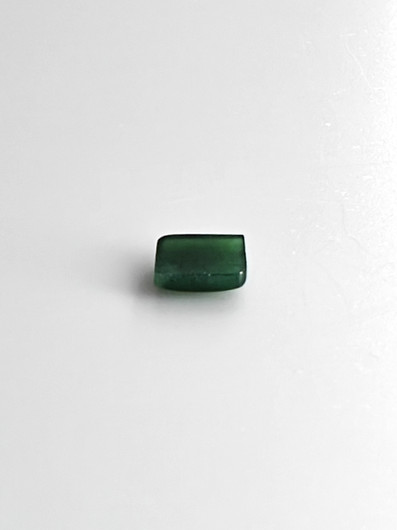 Jade 0,9 ct suorakaide