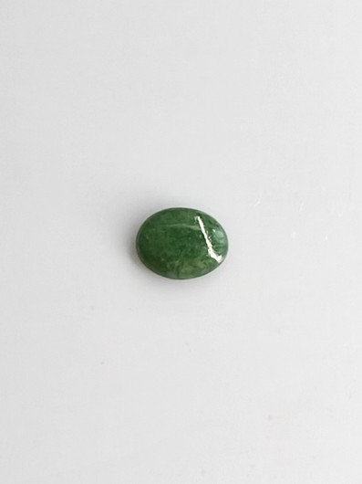Jade 0,6 ct ovaali