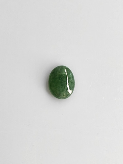 Jade 0,6 ct ovaali