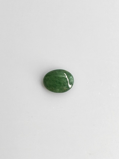 Jade 0,6 ct ovaali