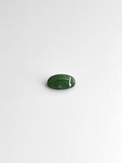 Jade 0,6 ct ovaali