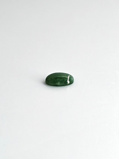 Jade 0,6 ct ovaali