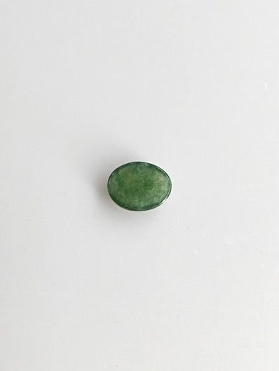 Jade 0,6 ct ovaali