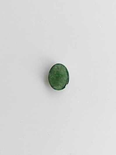 Jade 0,6 ct ovaali