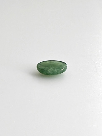 Jade 0,6 ct ovaali