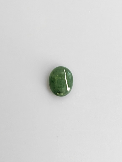 Jade 0,7 ct ovaali