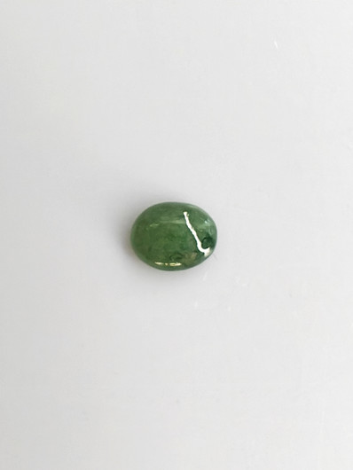Jade 0,7 ct ovaali