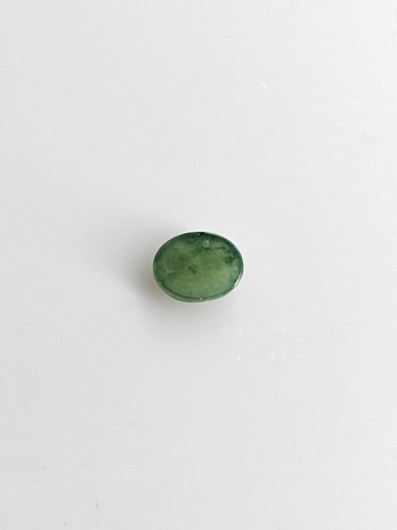 Jade 0,7 ct ovaali
