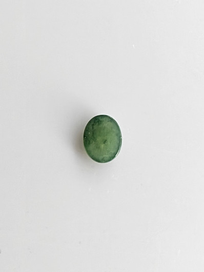 Jade 0,7 ct ovaali