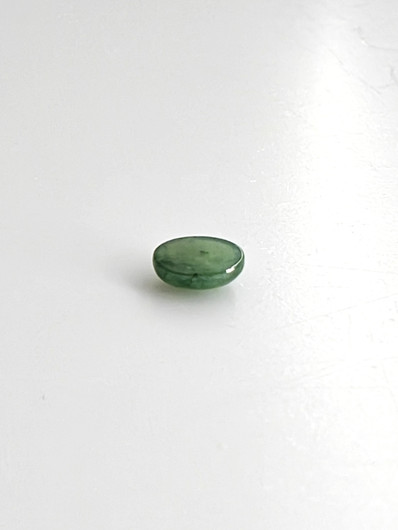 Jade 0,7 ct ovaali