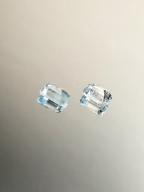 Topaz pair 7 x 5 x 3 mm emerald